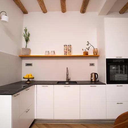 Apartment Me Maybe!